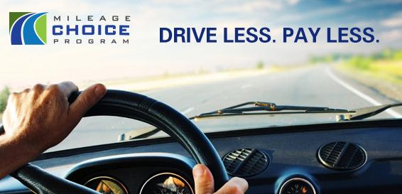 Programme Mileage Choice drive less pay less conducteur avec la main sur le volant